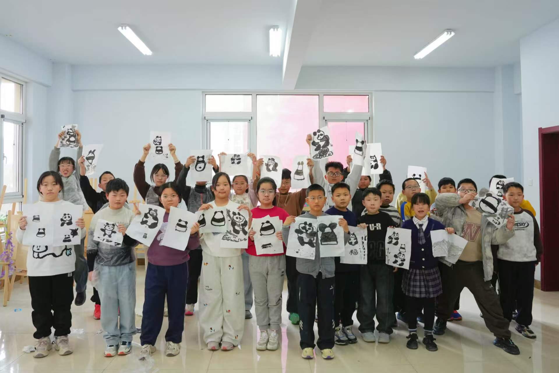 一紙丹青承雅韻青春支教潤童心