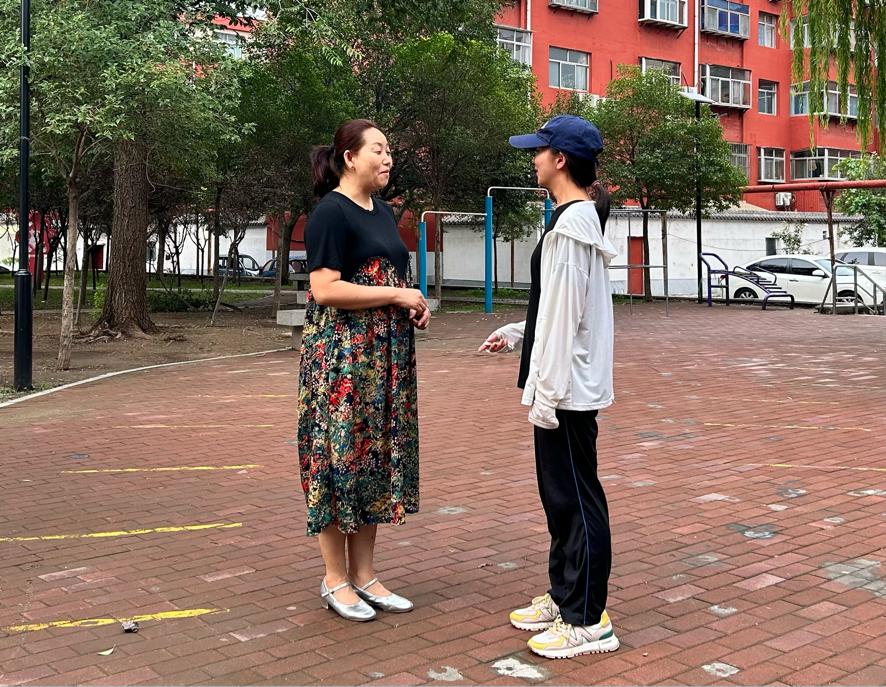 曲阜師范大學(xué)翻譯學(xué)院“譯”見(jiàn)秧歌實(shí)踐隊(duì)前往柳泉生活區(qū)進(jìn)行社區(qū)宣講