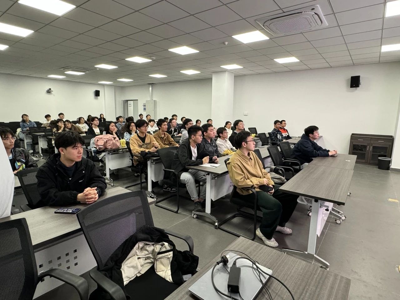 河海大學(xué)機(jī)器人工程本科生黨支部召開(kāi)考研經(jīng)驗(yàn)分享交流會(huì)