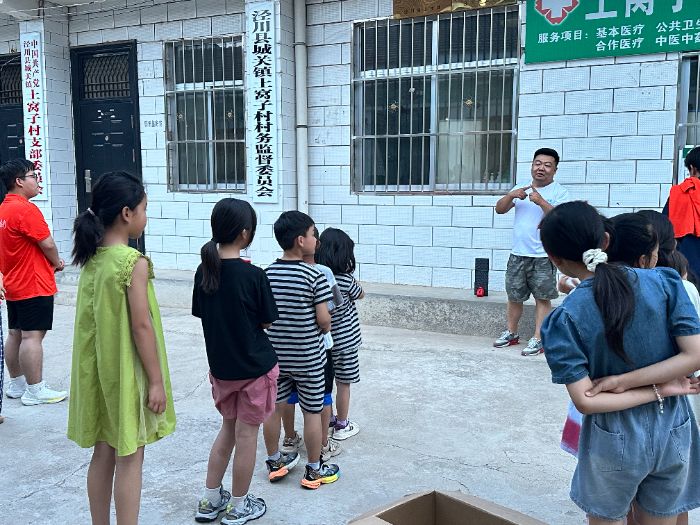 “尋美而行，以心潤(rùn)夏”社會(huì)實(shí)踐團(tuán)隊(duì)課堂開(kāi)講：與小學(xué)生共話民族團(tuán)結(jié)