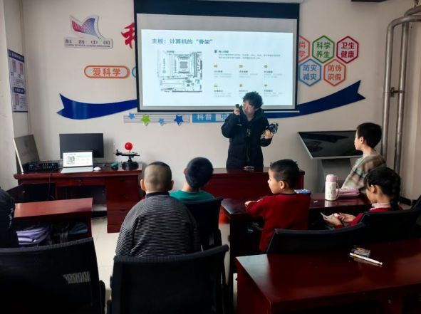 山大支教課堂：讓大山孩子觸摸計算機的奧秘