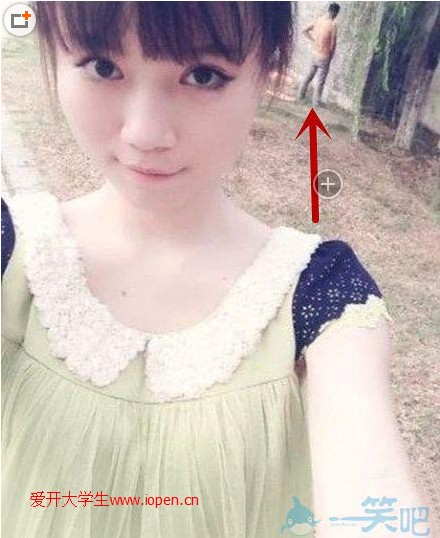 校園里妹子一張自拍照，亮點(diǎn)十足喲