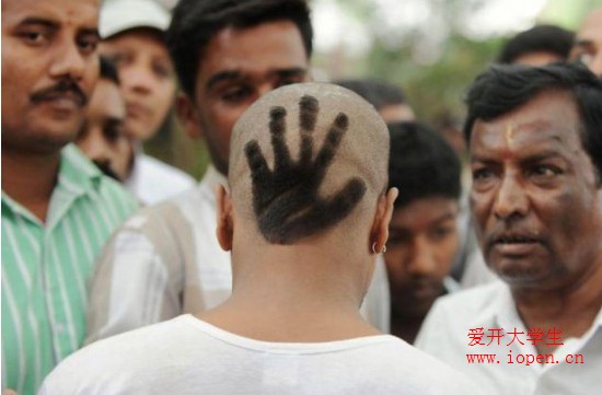 看來世間真的存在玄冥神掌呀！長姿勢了