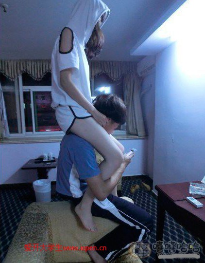 女友，手機(jī)兩不誤