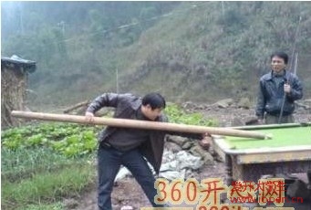 大哥用生命在表達(dá)對桌球的熱愛，你們看后是否懂得呢？