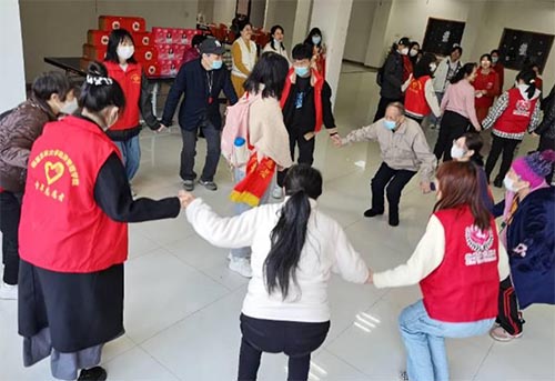 拗九敬老情，濃粥孝親意