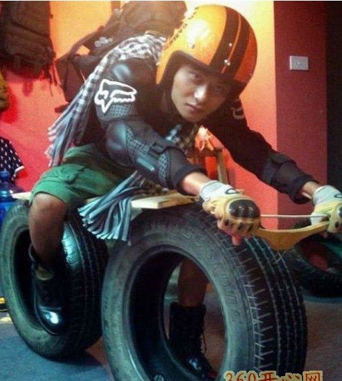 大學(xué)里竟然還有如此搞笑的游戲？真是服了