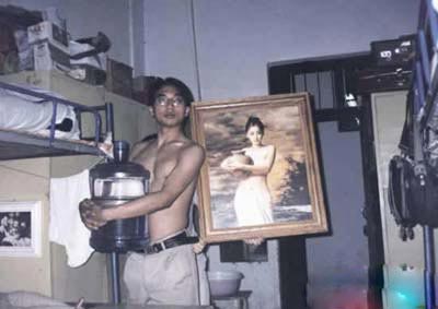 大學(xué)生奇葩的模仿自畫(huà)像