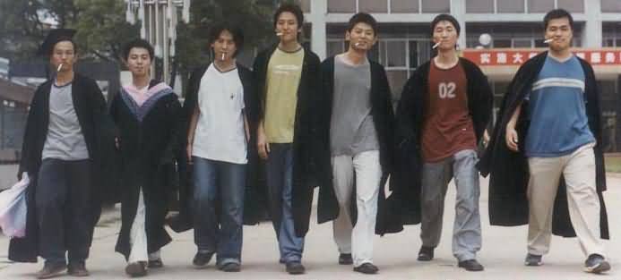 奇葩的大學(xué)生畢業(yè)照，真是讓人汗顏呀