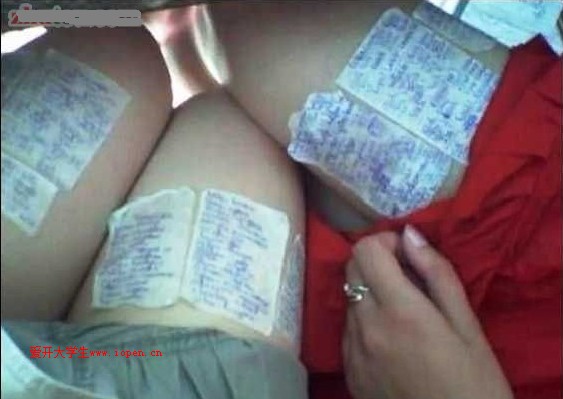 女學(xué)生考試時(shí)牛逼的作弊方法，實(shí)在是佩服佩服