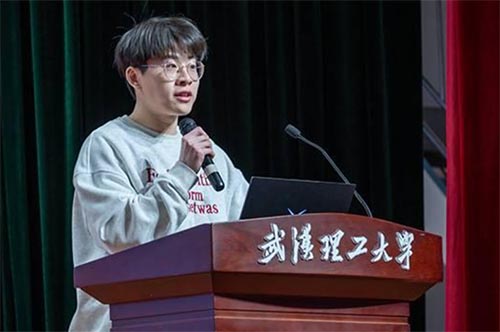 “齊聚聽TA說，卓越學(xué)子傾語會”活動順利開展