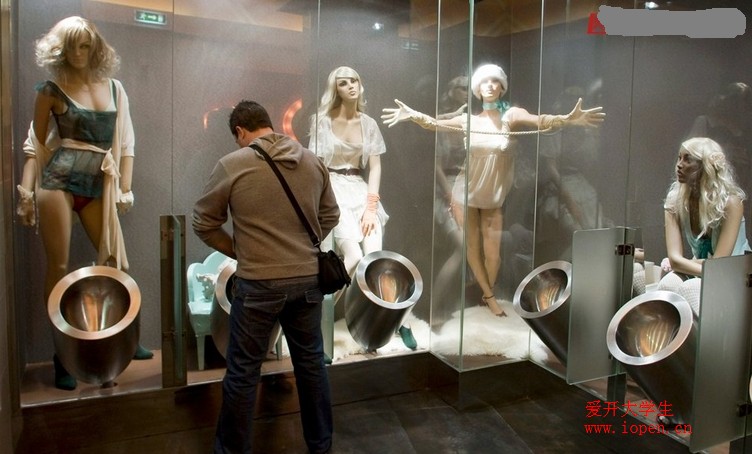 如此衛(wèi)生間，真是為男同胞們著想呀！