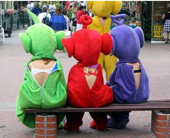 廣場上的卡通妹子，你節(jié)操掉了