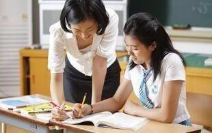 大學(xué)生“創(chuàng)意簡(jiǎn)歷”走紅 卷軸風(fēng)格“高大上”