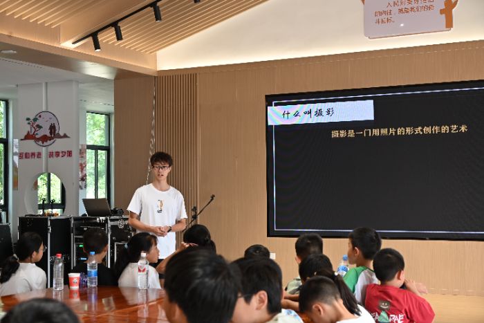 河海學(xué)子三下鄉(xiāng)：九宮格納青山顏，取景框收云海篇——開展攝影美育公開課