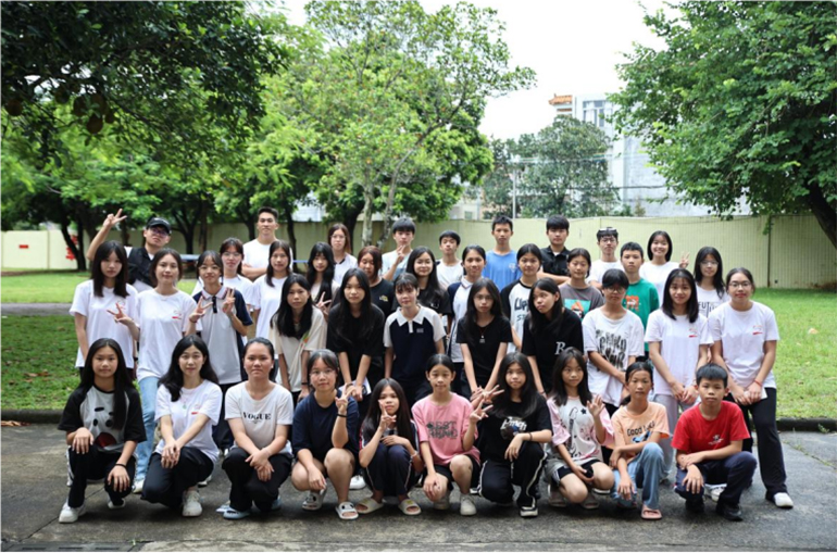 暑期社會(huì)實(shí)踐支教攝影課：光影記錄夢(mèng)想，知識(shí)照亮未來