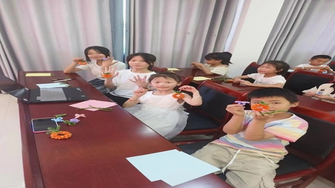 大學(xué)生下鄉(xiāng)支教，孩子們巧手做手工——武昌理工學(xué)院“青春筑夢”通城志愿服務(wù)隊暑假活動開班第一課紀(jì)實