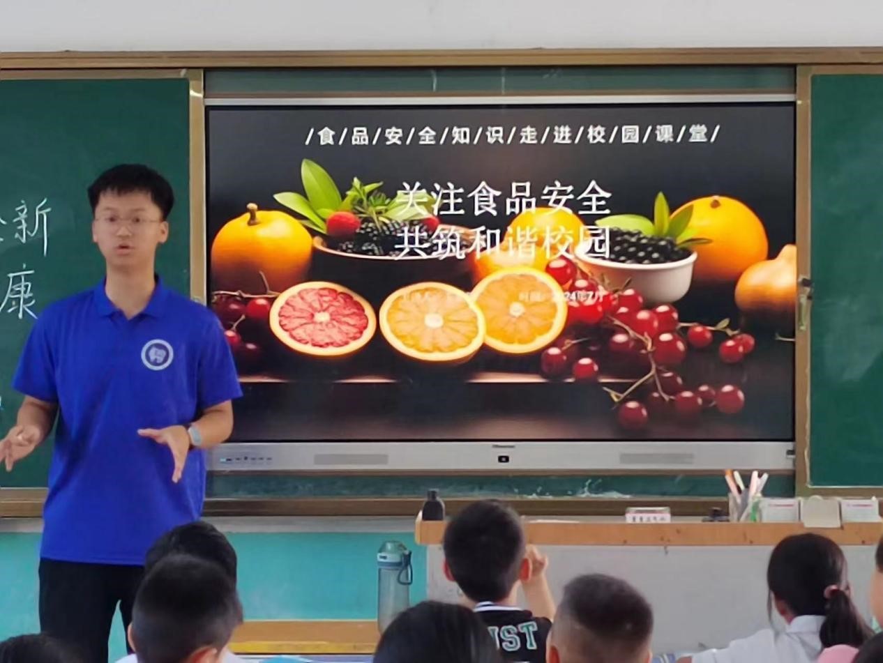 青木萌芽，教育生輝