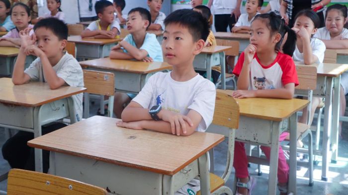 廣東科技學(xué)院大學(xué)生用創(chuàng)意點亮山區(qū)孩子的求知之光