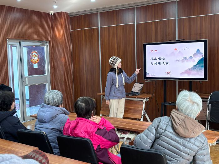 山東大學(xué)長者學(xué)院社會實踐隊赴百花社區(qū)舉辦健康飲食宣講