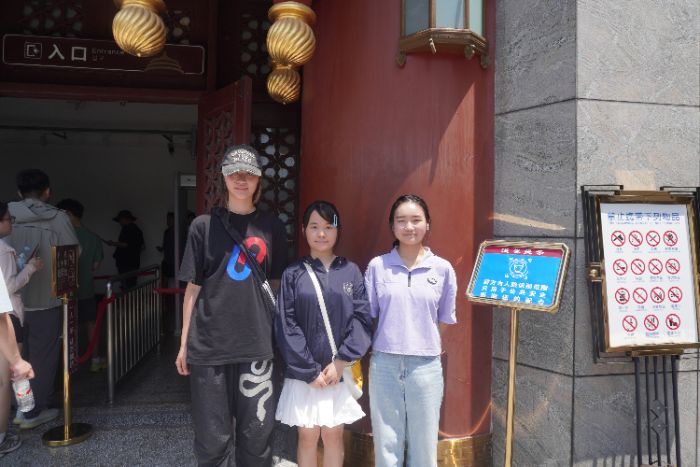 我院重慶紅色文化調(diào)研隊(duì)探訪革命舊址