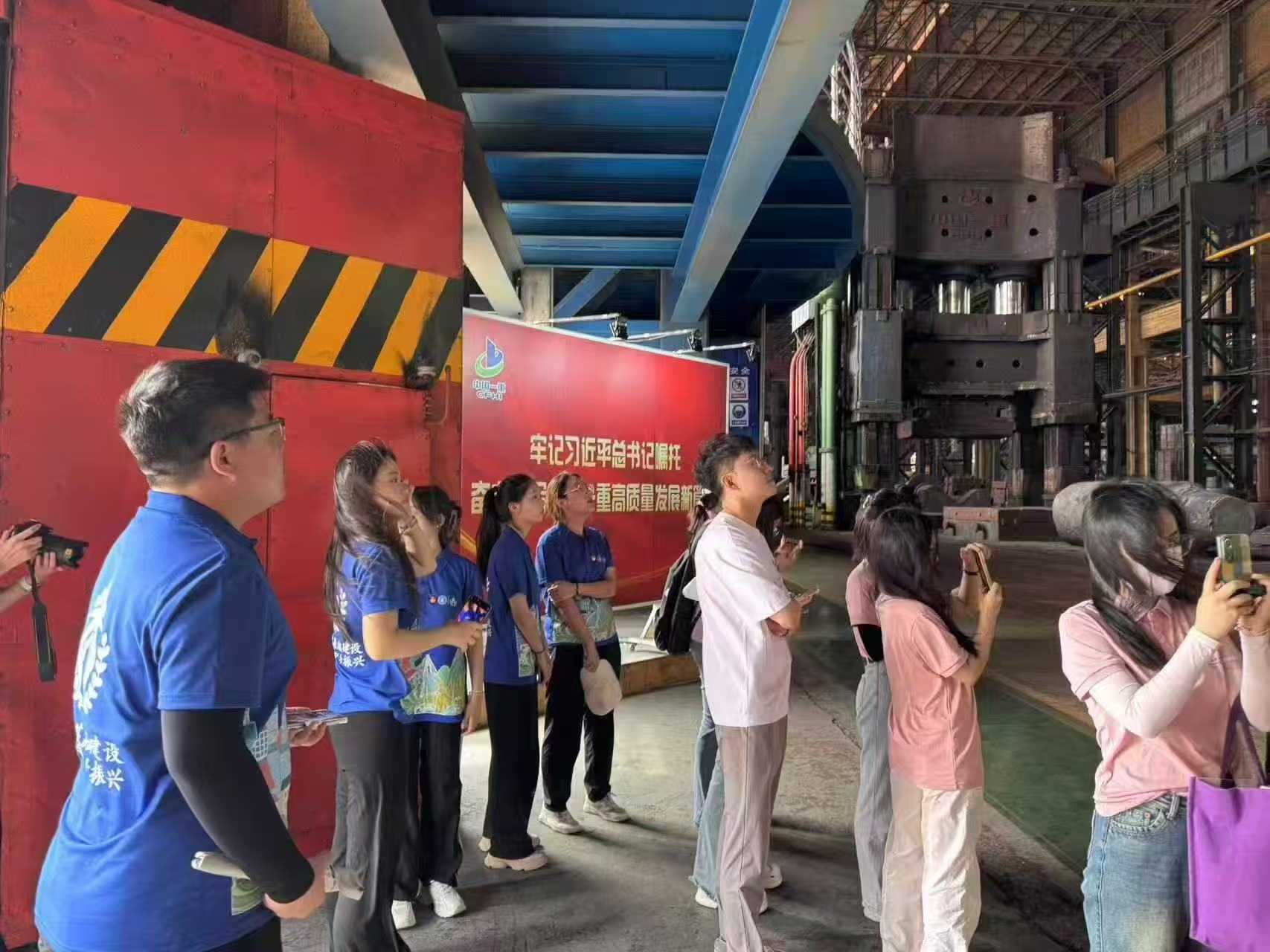 東北林業(yè)大學(xué)2025暑期“三下鄉(xiāng)”|“‘砼’夯基石，‘齊’繪坦途”團(tuán)隊(duì)：“砼”筑鄉(xiāng)村根基，“齊”力振興坦途