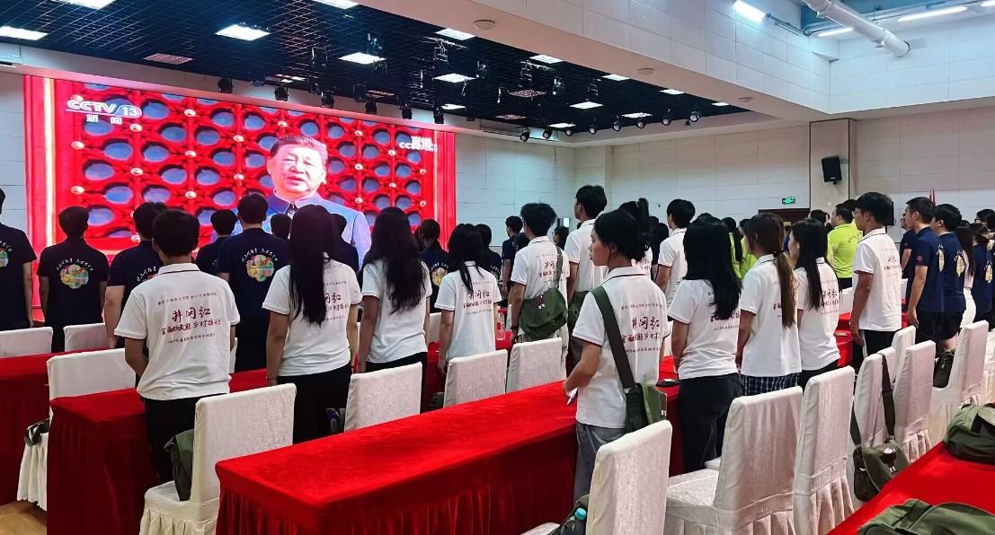 紅土地上的青春誓言：重慶工商職業(yè)學(xué)院學(xué)子井岡山觀閱兵，金融賦能鄉(xiāng)村振興薪火傳