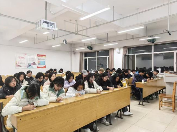 中北大學經(jīng)濟與管理學院25090341班用“學風能量漂流瓶”趣味互動 點燃班級學習新活力