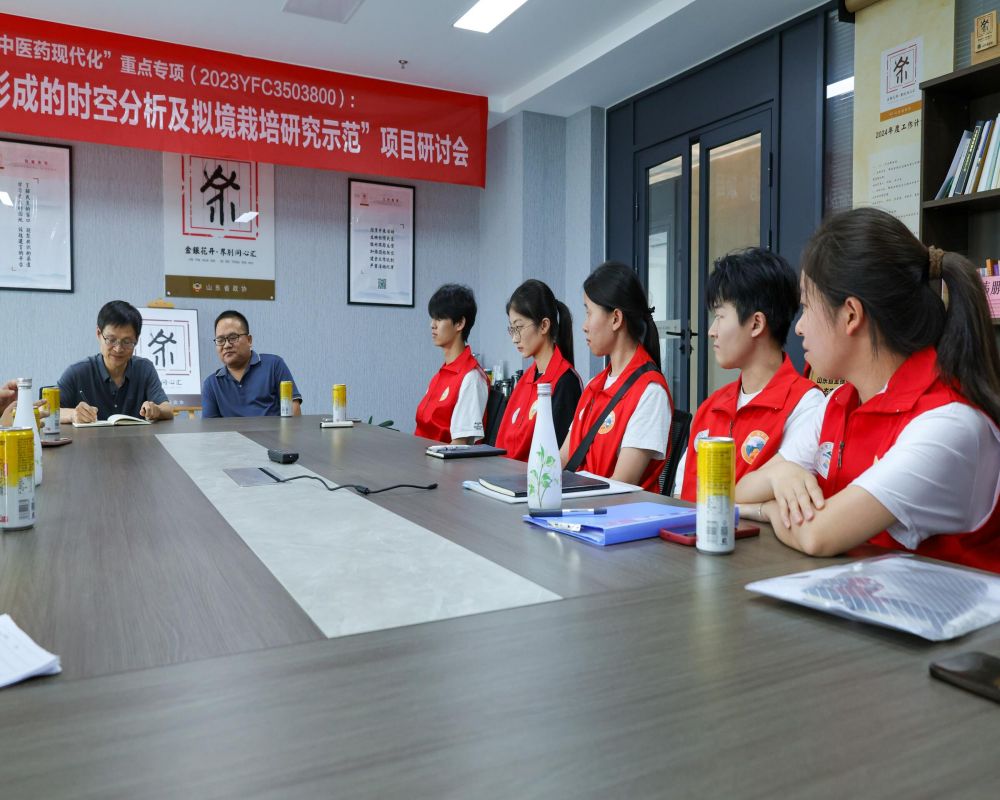 循“蒙”而行實(shí)踐團(tuán)赴金銀花博物館——金銀花專家翟兆鵬教授專訪