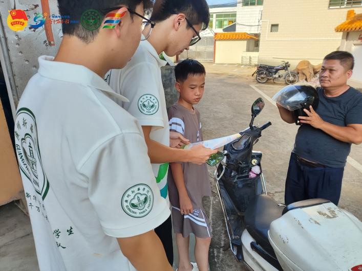 安全游泳防溺患，友愛(ài)互助拒暴力