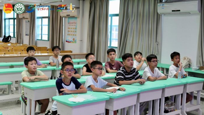 心理護(hù)航青春路，當(dāng)青春的種子，遇上一堂會(huì)發(fā)芽的課