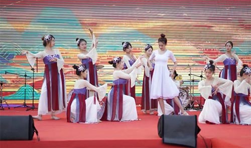 沈陽(yáng)城市學(xué)院2023屆學(xué)位授予暨畢業(yè)酒會(huì)圓滿(mǎn)舉辦