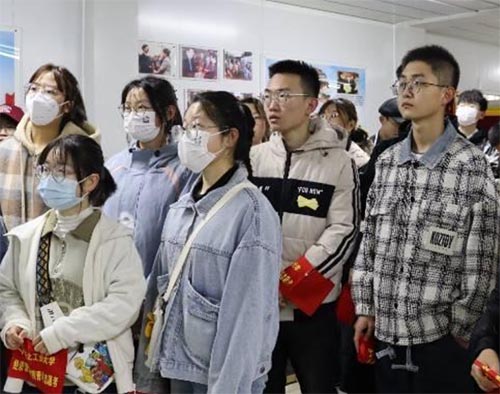 青春踐行二十大，續(xù)寫雷鋒新篇章