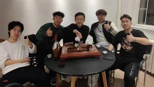 以茶會(huì)友 暢談人生——傳播學(xué)專(zhuān)業(yè)許相坤