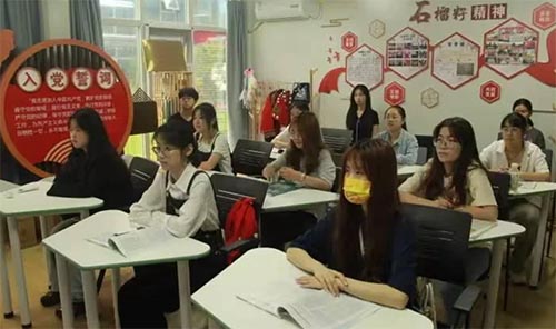 管理學(xué)院石榴籽工作室最美輔導(dǎo)員線(xiàn)上會(huì)議